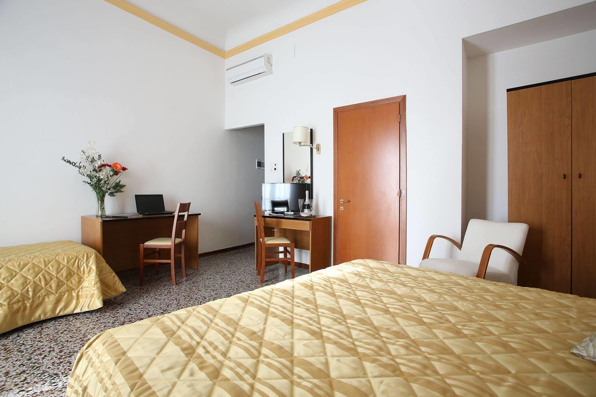 Hotel Casa Del Lago Florence Exterior photo